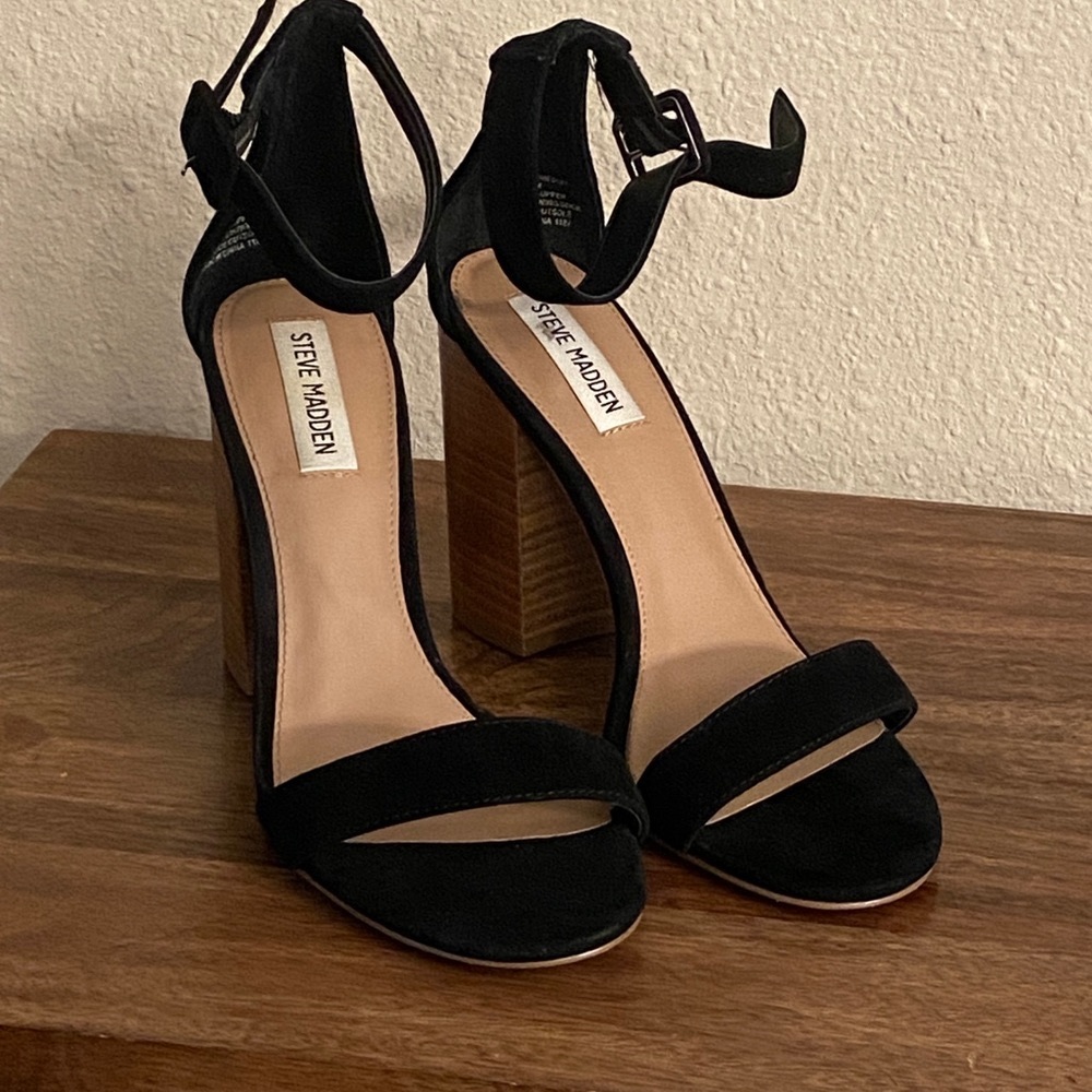 STEVE MADDEN: SIZE 9 BLACK ANKLE STRAP W/ CHUNKY WOODEN HEEL